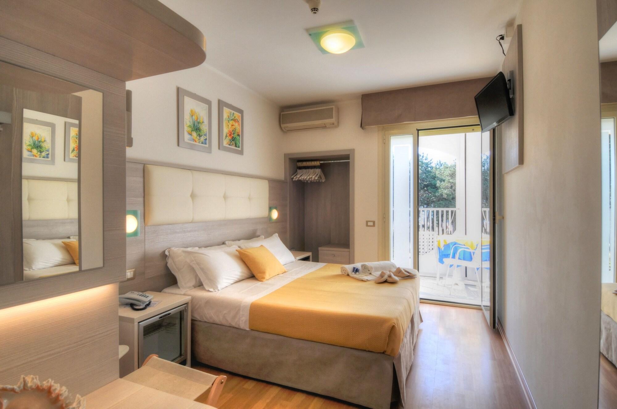 Hotel Colorado Линьяно-Саббьядоро Экстерьер фото