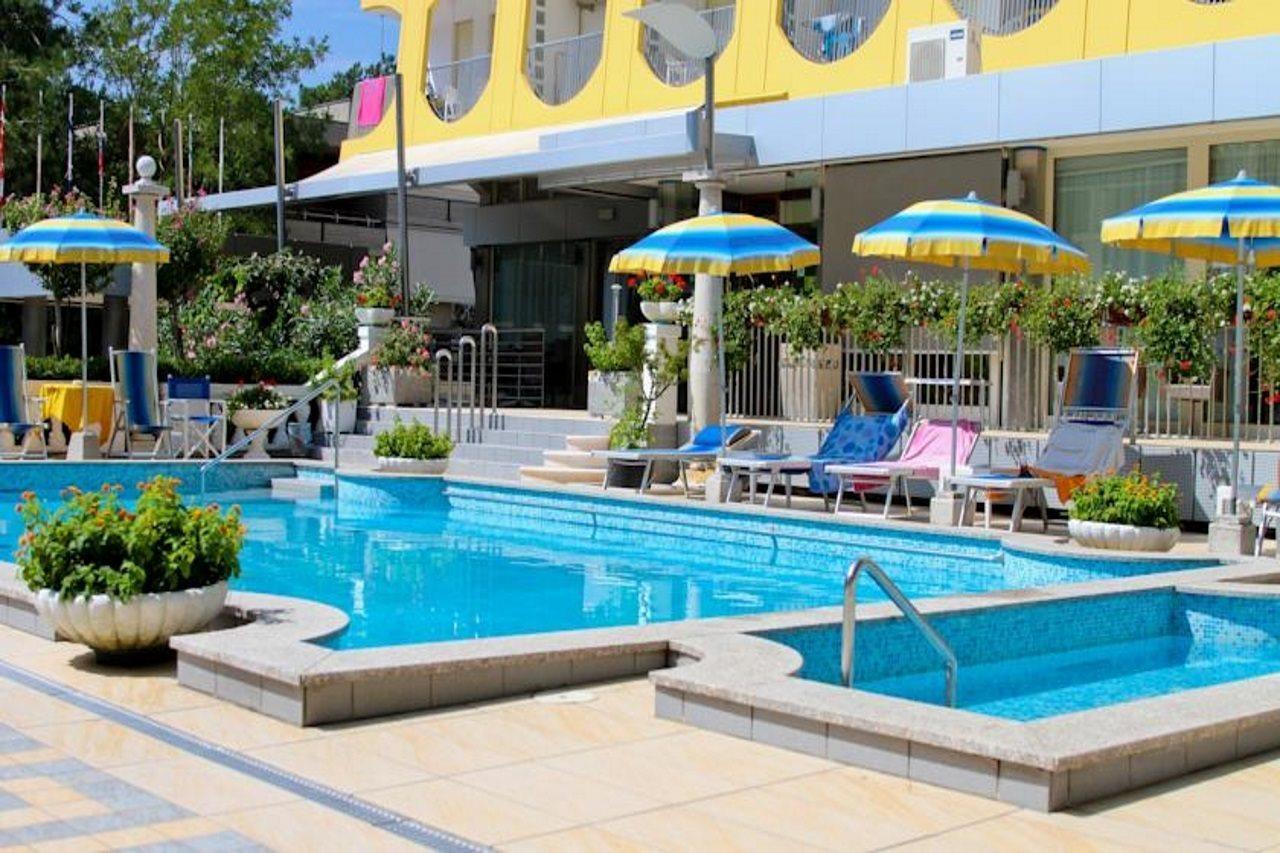 Hotel Colorado Линьяно-Саббьядоро Экстерьер фото