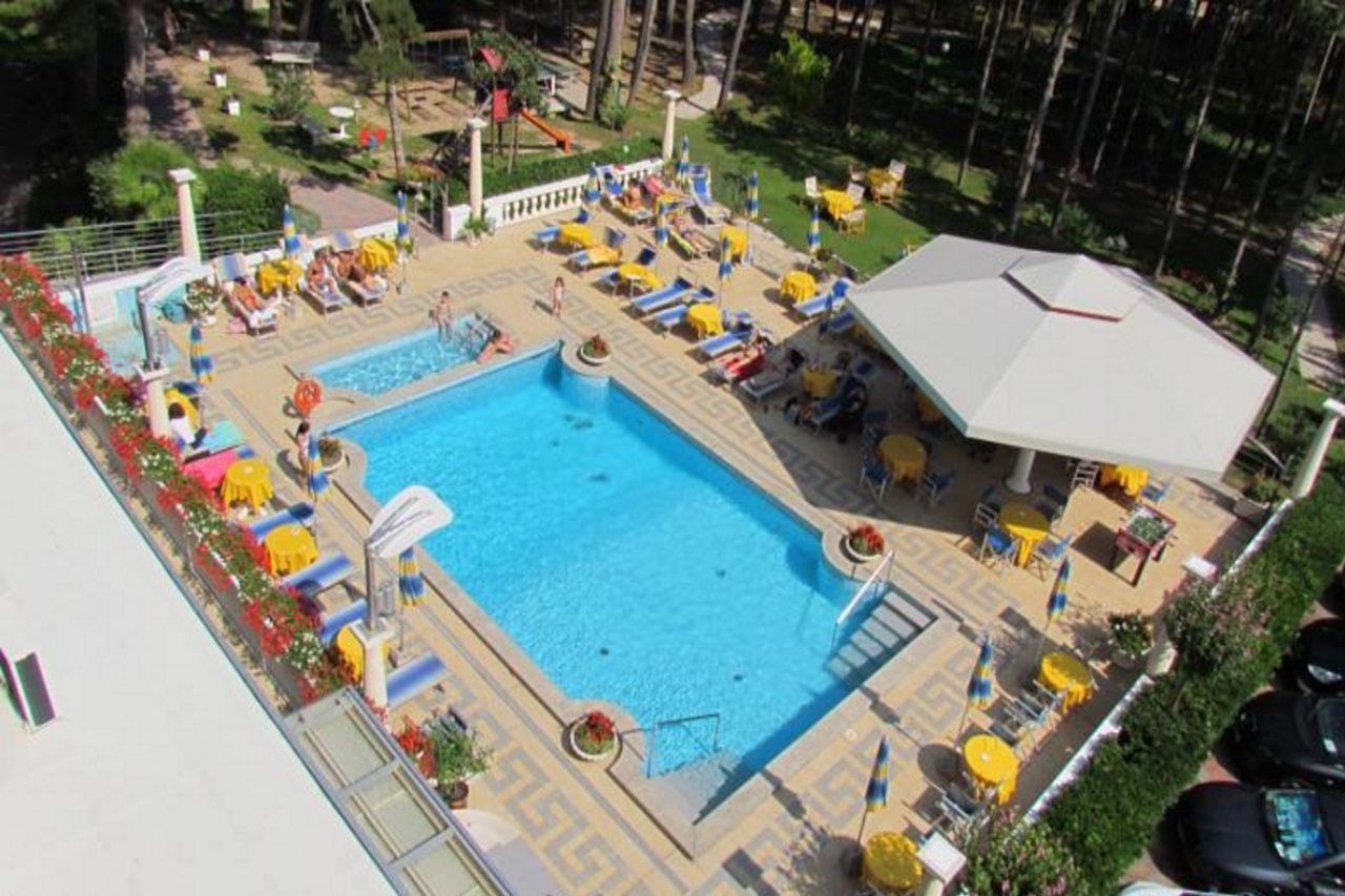 Hotel Colorado Линьяно-Саббьядоро Экстерьер фото